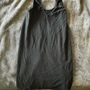 Reversible tank. Can be worn as a scoop or V-neck!